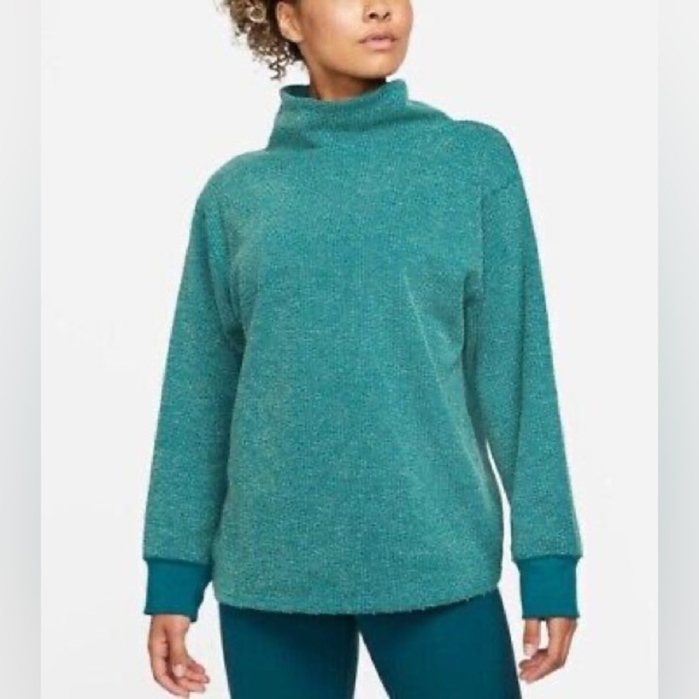✨NWT~Nike ✔️ Yoga Luxe Pullover✨